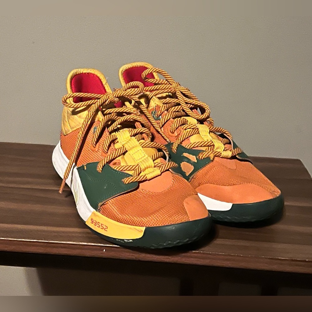 Nike Boy's Paul George 3 Nasa Apollo Basketball Shoes